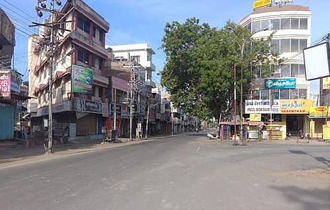 வெறிச்சோடிய சாலைகள்