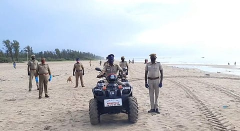 ஆடி அமாவாசை: நாகை கடற்கரைகளில் தர்ப்பணம் அளிக்க தடை விதிக்கப்பட்டதால் பொதுமக்கள் ஏமாற்றம்