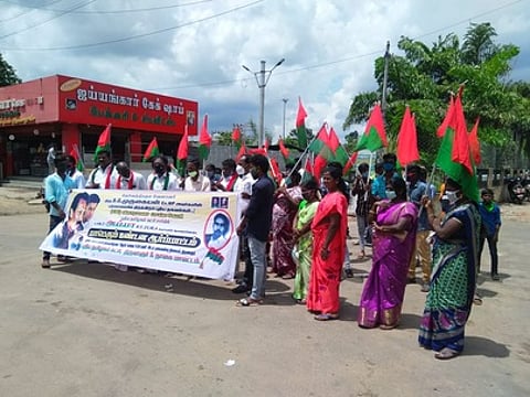 திருவாரூரில் நடைபெற்ற ஆா்ப்பாட்டத்தில் பங்கேற்றோா்.