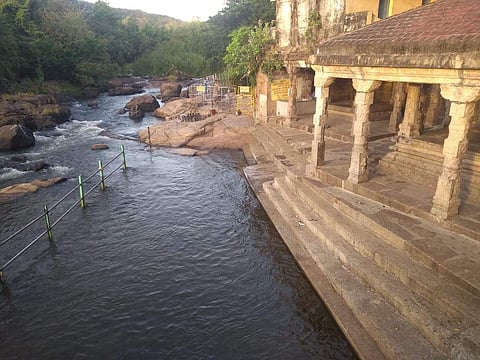 ஆடி அமாவாசைக்கு தர்ப்பணம் செய்யத் தடை: வெறிச்சோடிய பாபநாசம், தாமிரவருணி