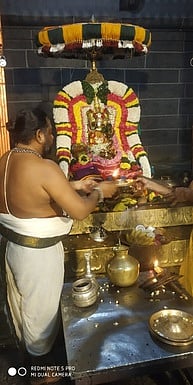 ஆடிப்பூர பிரம்மோத்ஸவத்தையொட்டி, பராசக்தி அம்மனுக்கு நடைபெற்ற சிறப்பு தீபாராதனை.