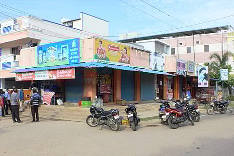 திருவள்ளூரில் 13 கடைகளில்பூட்டை உடைத்து திருட்டு