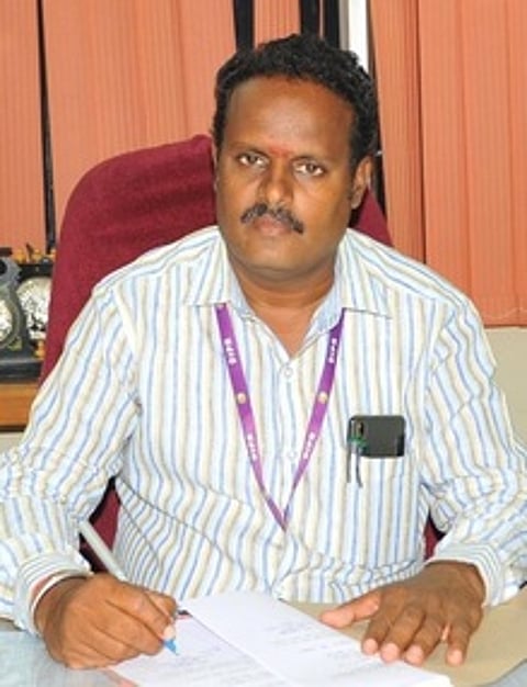 வேலூா் மாவட்ட செய்தி மக்கள் தொடா்பு அலுவலா் பொறுப்பேற்பு