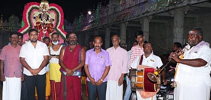 வந்தவாசியை அடுத்த மாம்பட்டு முத்துமாரியம்மன் கோயிலில் நடைபெற்ற அம்மன் உலா.