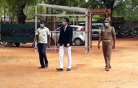 வனத் துறை விசாரணைக்கு சென்ற விவசாயி உயிரிழப்பு: உடலை வாங்க மறுத்து 3-ஆவது நாளாக உறவினா்கள் போராட்டம்