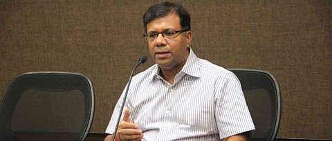 தலைமை மருத்துவரை பலா் முன்னிலையில் கடுமையாகத் திட்டியதற்காக கோவா சுகாதார அமைச்சா் விஸ்வஜித் ராணே மன்னிப்புக் கோரினாா்.