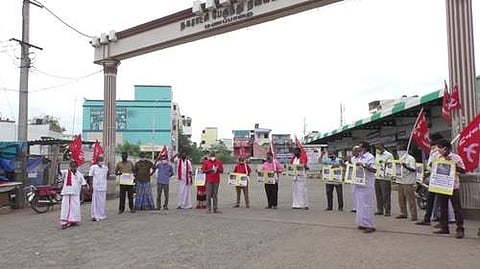 பெட்ரோல் டீசல் விலை உயர்வை கண்டித்து ஆர்ப்பாட்டம் செய்த தொழிற்சங்கங்கள்