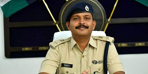 மன அழுத்தம்: காவலர்களைக் காக்க உதவிய மருத்துவராக இருந்து காவலரானவரின் யோசனைகள்