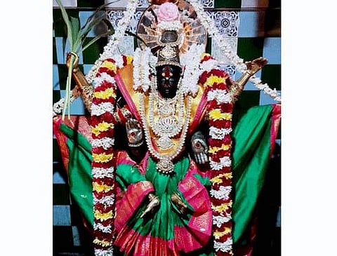 ஸ்ரீ வரலட்சுமி விரதத்தையொட்டி சங்ககிரி அருள்மிகு சோமேஸ்வரர் கோவிலில் உள்ள அருள்மிகு சௌந்தரநாயகியம்மனுக்கு வெள்ளிக்கிழமை செய்யப்பட்டிருந்த சிறப்பு அலங்காரம்.