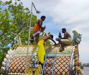 விமான கும்பங்களுக்கு நடைபெற்ற வருஷாபிஷேகம்.