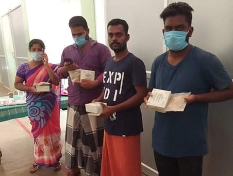 கரோனா சிகிச்சை முடிந்து செல்வோருக்கு ஆரோக்கியம் சிறப்புத் திட்டத்தின் கீழ் சித்த மருந்து பெட்டகம்