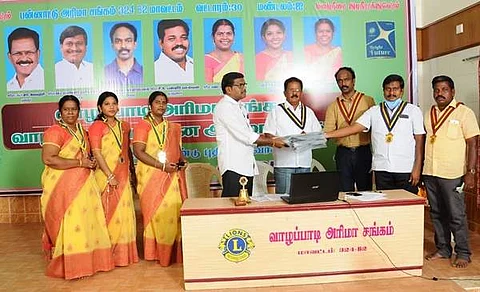வாழப்பாடி அரிமா சங்கத்தின் சார்பில், அரசு மருத்துவனை மருத்துவர்களுக்கு முழு முக கண்ணாடி கவசங்கள் வழங்கப்பட்டது.