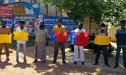 காரைக்குடி ஐந்து விளக்கு அருகில் அனைத்திந்திய இளைஞர் பெருமன்றத்தின்(AIYF) சார்பில் செவ்வாய்க்கிழமை ஆர்ப்பாட்டம்