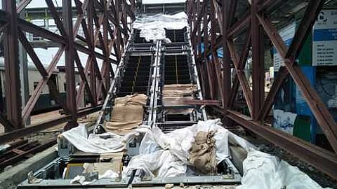 திருவள்ளூா் ரயில் நிலையத்தில் அமைக்கப்படும் நகரும் படிக்கட்டு.