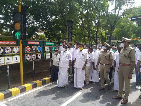 ஈரோட்டில் போக்குவரத்துப் பூங்கா திறந்து வைத்த சட்டமன்ற உறுப்பினர்கள்