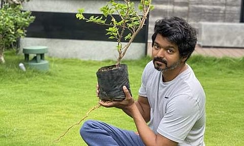 சமூகவலைத்தளத்தில் வெளியான விஜய்யின் புதிய புகைப்படங்கள்: ரசிகர்கள் மகிழ்ச்சி!