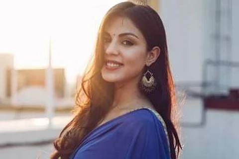 தொலைபேசி எண்ணைத் தவறாக வெளியிட்ட தொலைக்காட்சிகள்: சுசாந்த் சிங் காதலி ரியாவால் மன உளைச்சலுக்கு ஆளான நபர்!