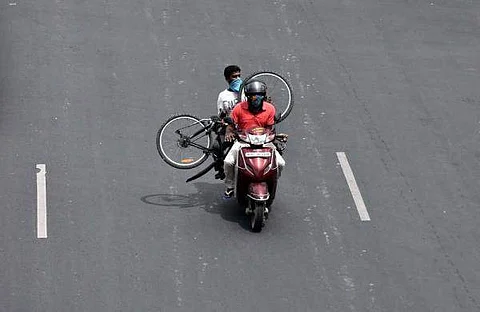 வெளிநாடு, வெளிமாநிலத்திலிருந்து வர தற்போதுள்ள இ-பாஸ் நடைமுறை தொடரும்: தமிழக அரசு