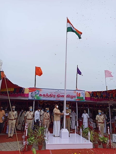 காரைக்காலில் அமைச்சர் ஷாஜகான் கொடி ஏற்றினார்