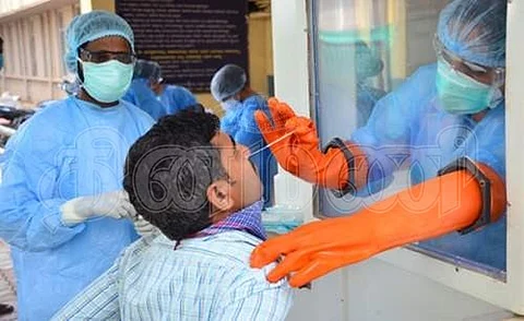 தமிழகத்தில் இன்று (ஞாயிற்றுக்கிழமை) புதிதாக 5,950 பேருக்கு கரோனா வைரஸ் நோய்த் தொற்று இருப்பது உறுதி செய்யப்பட்டுள்ளது. (கோப்புப்படம்)