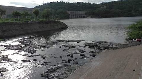 வெறிச்சோடி காணப்படும் மேட்டூர் காவிரி