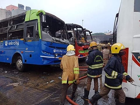 சென்னை கோயம்பேடு ஆம்னி பேருந்து நிலையத்தில் பயங்கரத் தீ: 5 பேருந்துகள் எரிந்து சேதம்