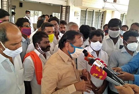 கந்தர்வகோட்டையில் செய்தியாளர்களிடம் பேசிய எச். ராஜா