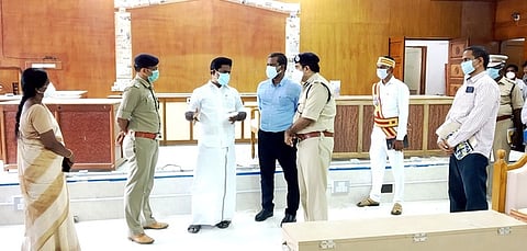 தமிழக முதல்வா் வருகை தொடா்பான முன்னேற்பாட்டுப் பணிகளை செவ்வாய்க்கிழமை ஆய்வு செய்தாா் உணவுத்துறை அமைச்சா் ஆா். காமராஜ்.