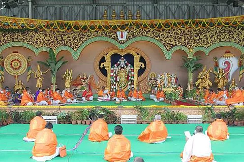 திருமலையில் நாதநீராஜன மண்டபத்தில் நடைபெற்ற 3-ஆம் கட்ட அகண்ட சுந்தர காண்ட பாராயணம்.