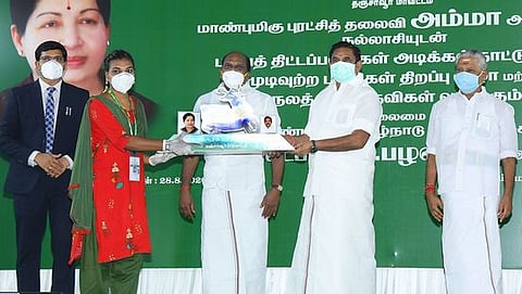 தஞ்சாவூா் மாவட்ட வளா்ச்சிக்குப் பல்வேறு வகைகளில் உதவி: தமிழக முதல்வா் பேச்சு