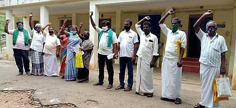 கோவில்பட்டியில் விவசாயிகள் ஆா்ப்பாட்டம்