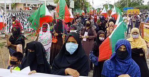 ஆா்ப்பாட்டத்தில் ஈடுபட்ட பாப்புலா் ஃபிரண்ட் ஆஃப் இந்தியா அமைப்பினா்.