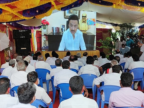 திருமயம் முன்னாள் திமுக எம்எல்ஏ ஆலவயல் சுப்பையா உருவப்படம் திறப்பு