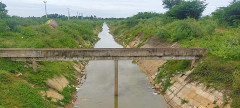 கண்டலேறு - பூண்டி கால்வாய் சேதம்: கிருஷ்ணா நீர் வீணாகும் அபாயம்