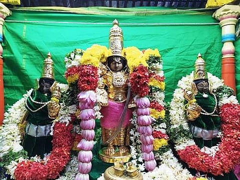 சிறப்பு தீபாராதனைக்குப் பின் பக்தர்களுக்கு ஸ்ரீ பூதேவியுடன் காட்சியளிக்கும் திருவேங்கட சுவாமி.