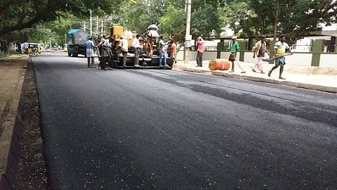 சாலை சீரமைப்புப் பணி.