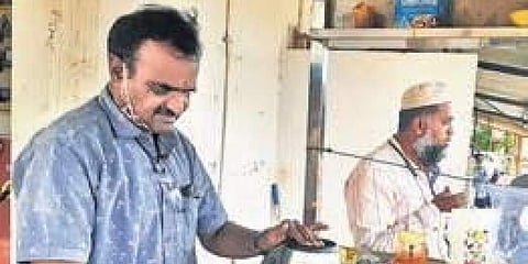 கரோனா புரட்டிப்போட்ட வாழ்க்கை: 'டீ மாஸ்டராக' மாறிய 'ஸ்கூல் மாஸ்டர்'