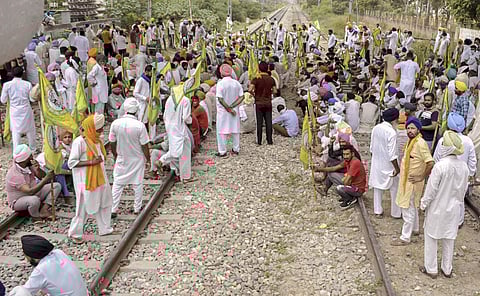 வேளாண் மசோதாக்கு எதிர்ப்பு: பஞ்சாப் - ஹரியாணா விவசாயிகள் போராட்டம்