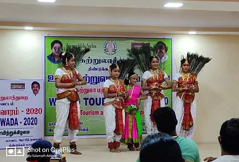 கொடைக்கானலில் உலக சுற்றுலா தினத்தை முன்னிட்டு தமிழ்நாடு ஹோட்டலில் நடைபெற்ற நடன நிகழ்ச்சி