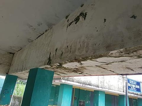 இடிந்துவிழும் நிலையில் தொடக்கப் பள்ளிக் கட்டடம்