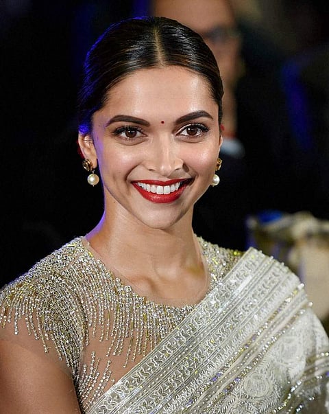 ட்விட்டர், இன்ஸ்டகிராம் பதிவுகளை நீக்கினார் நடிகை தீபிகா படுகோன்