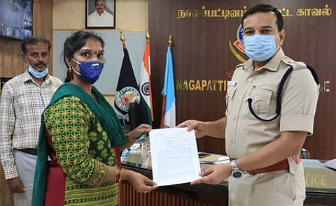 உயிரிழந்த காவலா்களின் வாரிசுகளுக்கு பணி நியமன ஆணை