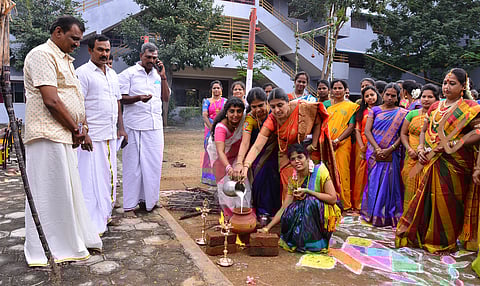 ஆரணியை அடுத்த கஸ்தம்பாடி பிங்க்ஸ் பப்ளிக் பள்ளியில் சனிக்கிழமை நடைபெற்ற பொங்கல் விழா.