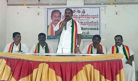 காங்கயத்தில் நடைபெற்ற கூட்டத்தில் பேசும் நமது கொங்கு முன்னேற்ற கழகத்தின் பொதுச் செயலர் காங்கயம் எம்.தங்கவேல்.