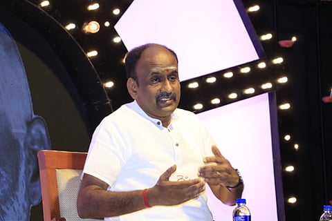 பேச்சாளா் மரபின் மைந்தன் முத்தையா.