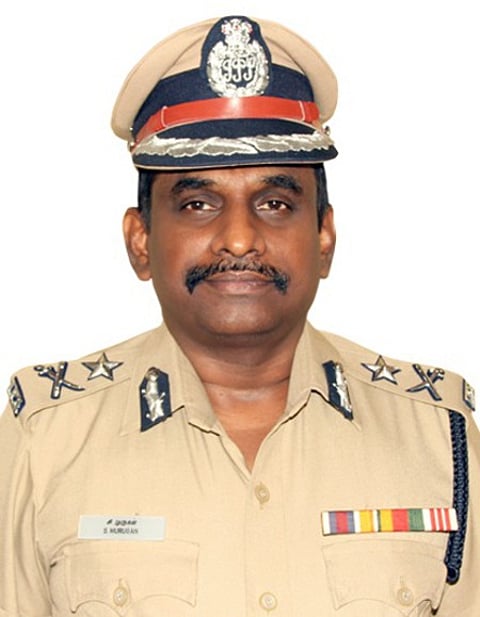 தென் மண்டல காவல்துறை தலைவா் எஸ்.முருகன்.