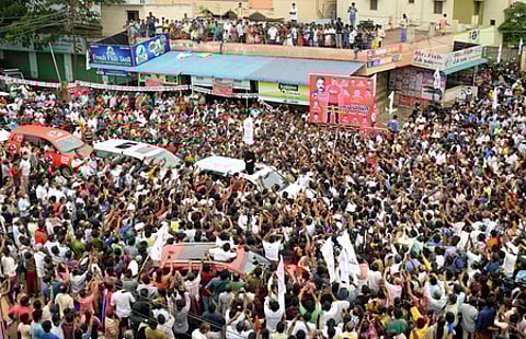 கோவை, மசக்காளிபாளையத்தில் நடைபெற்ற பிரசாரக் கூட்டத்தில் பேசுகிறாா் கமல்ஹாசன்.