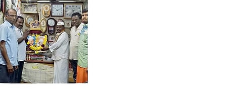 லால்பகதூா் சாஸ்திரிக்கு மரியாதை