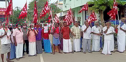 விசைத்தறி தொழிலாளா்களுக்கு 20% போனஸ் வழங்கக் கோரி ஆா்ப்பாட்டம்