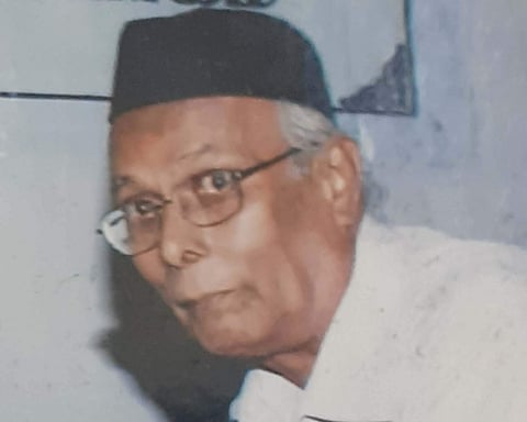 எழுத்தாளர் இருகூரான்